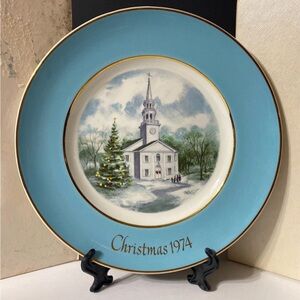Avon Vintage Christmas 1974 Country Church Decorative Plate New